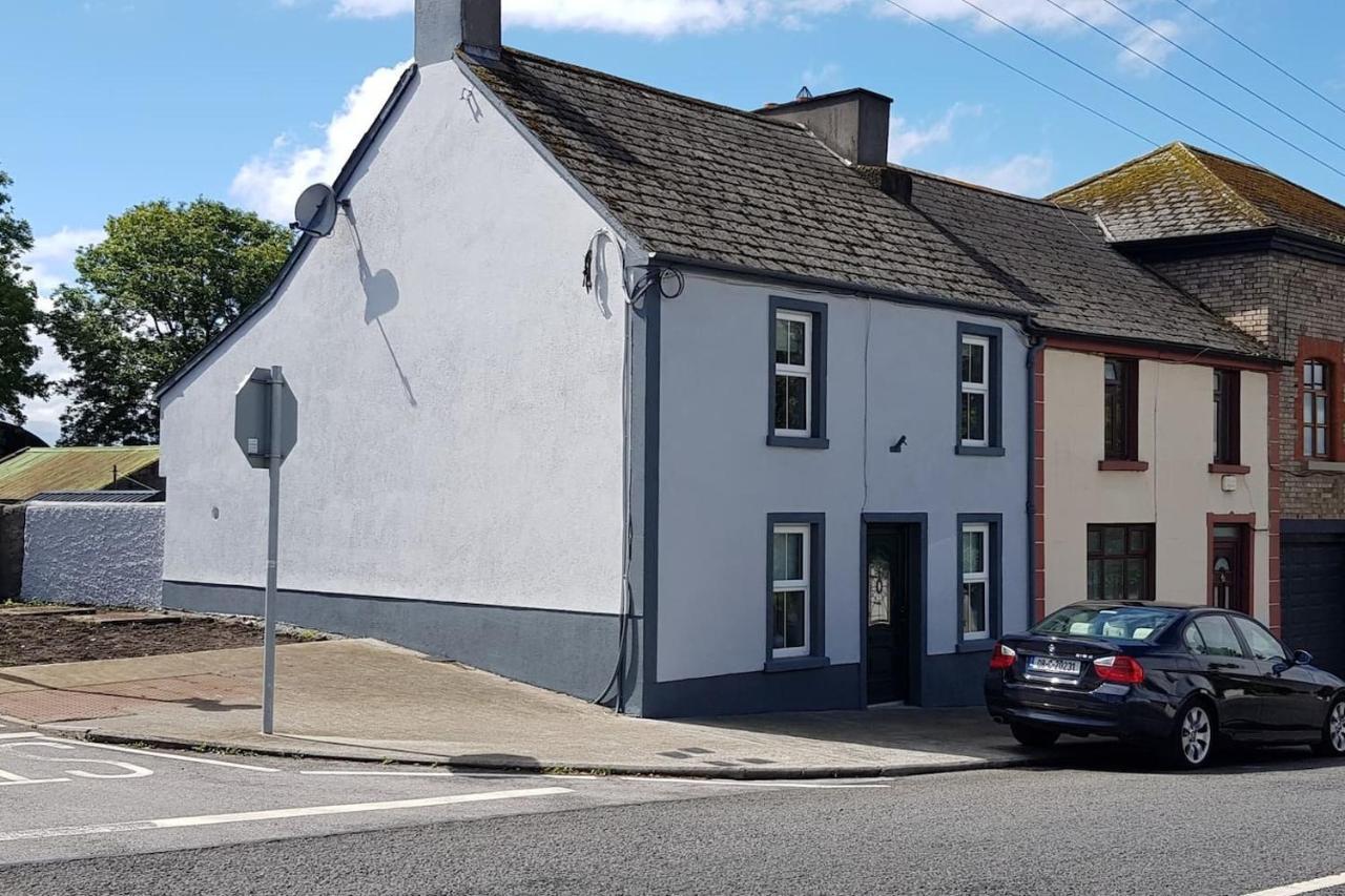 Cosy Townhouse On The Hill In Ireland Villa Banagher Exterior photo